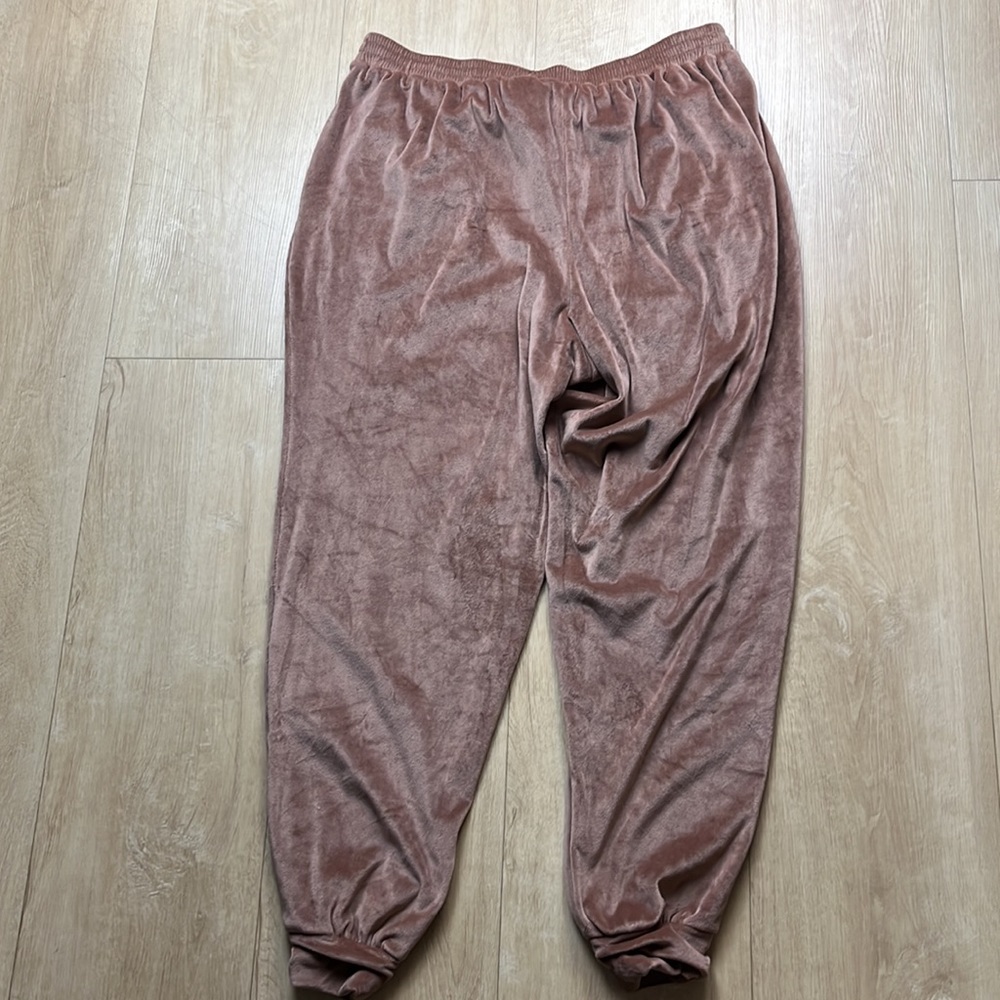 SKIMS Sienna Velour Joggers NWT Carmel
Lounge Velvet Pants Sleep, SIZE 2XL 0773 - Picture 5 of 8